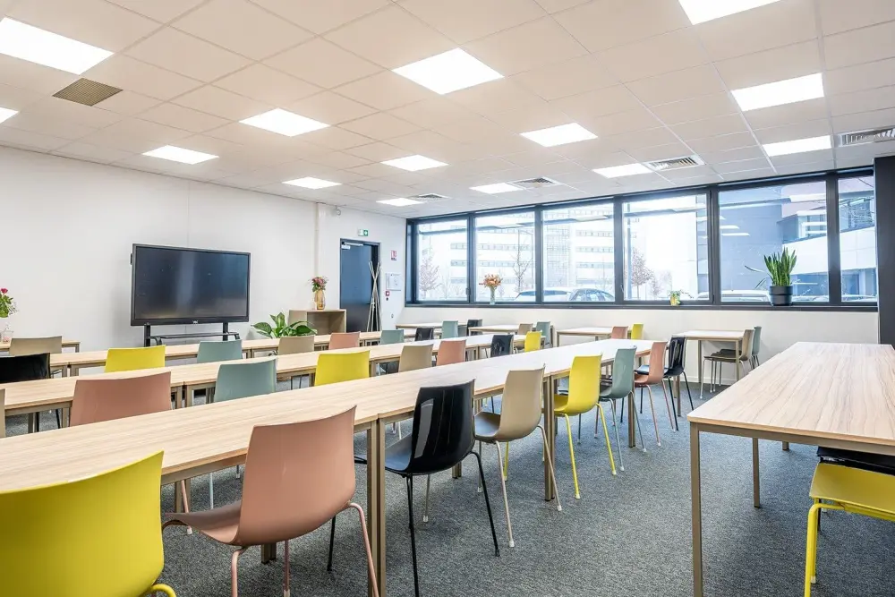 Salle Dijon - 6 personnes (19 m2) — B'CoWorker Strasbourg Schiltigheim