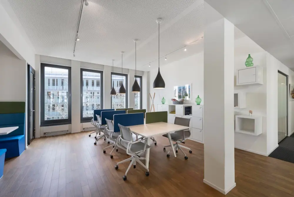 Coworking day pass — Regus TBILISI, Freedom Square