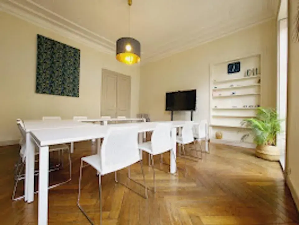 Salle de réunion de 7 à 12 personnes — Le Paon
