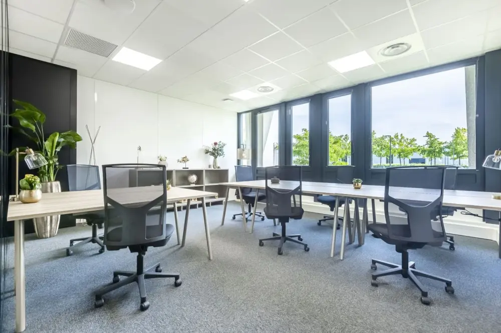 B28 - Bureau privatif standard 6 postes — B'CoWorker Orgemont