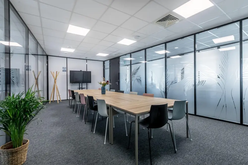 Salle Nancy - 15 personnes (33 m2) — B'CoWorker Strasbourg Schiltigheim