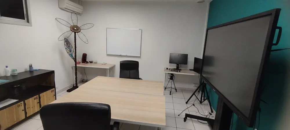 Petite salle de réunion — Locaux Motiv' Miramas