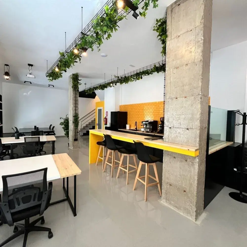 Pase hora Hot Desk / Espacio flexible — Garage Coworking Valencia Plaza Vicente Iborra