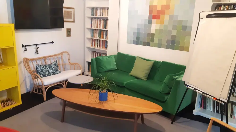 Salle de réunion 8 personnes — Wojo Issy-les-Moulineaux