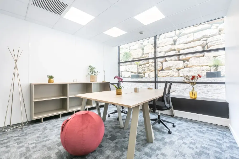 Bureau standard 3 postes — B'Coworker Sophia Antipolis