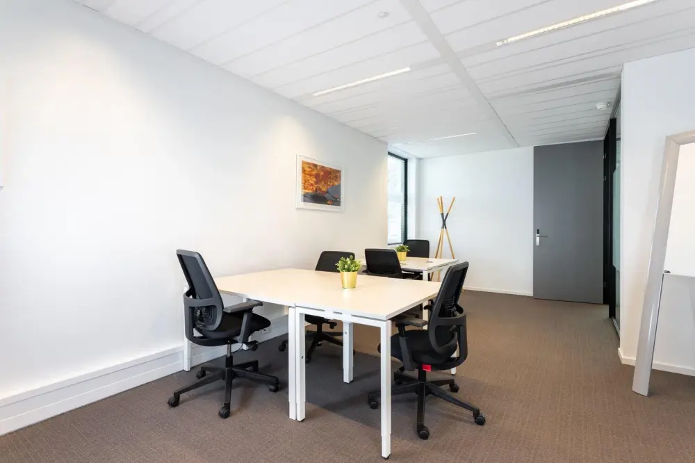 Day office — Regus PHNOM PENH, Exchange Square
