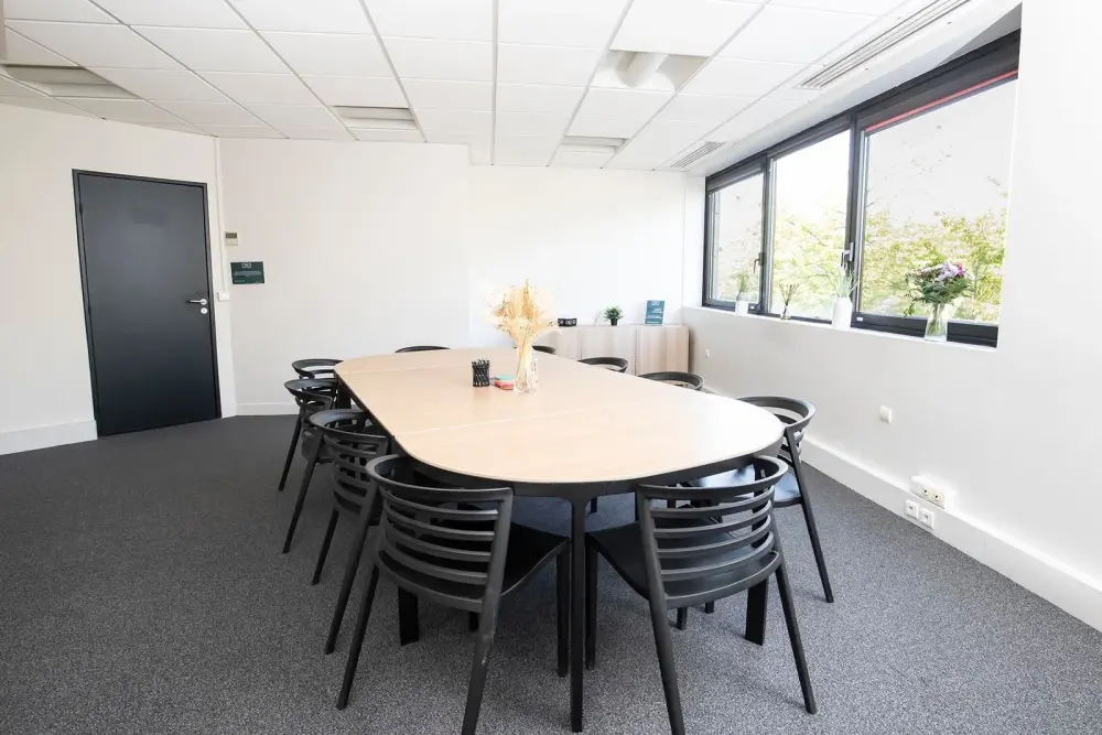 Salle Board Room — Work & Share Rueil