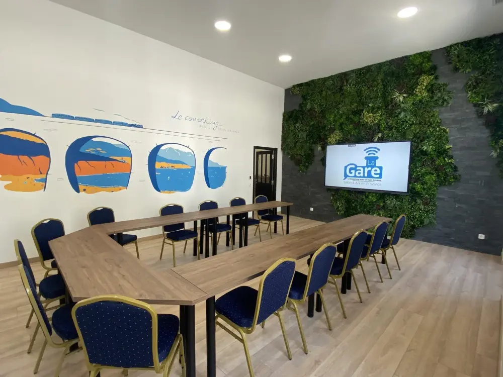 Salle Le Grand Train Bleu — La Gare Coworking Aix