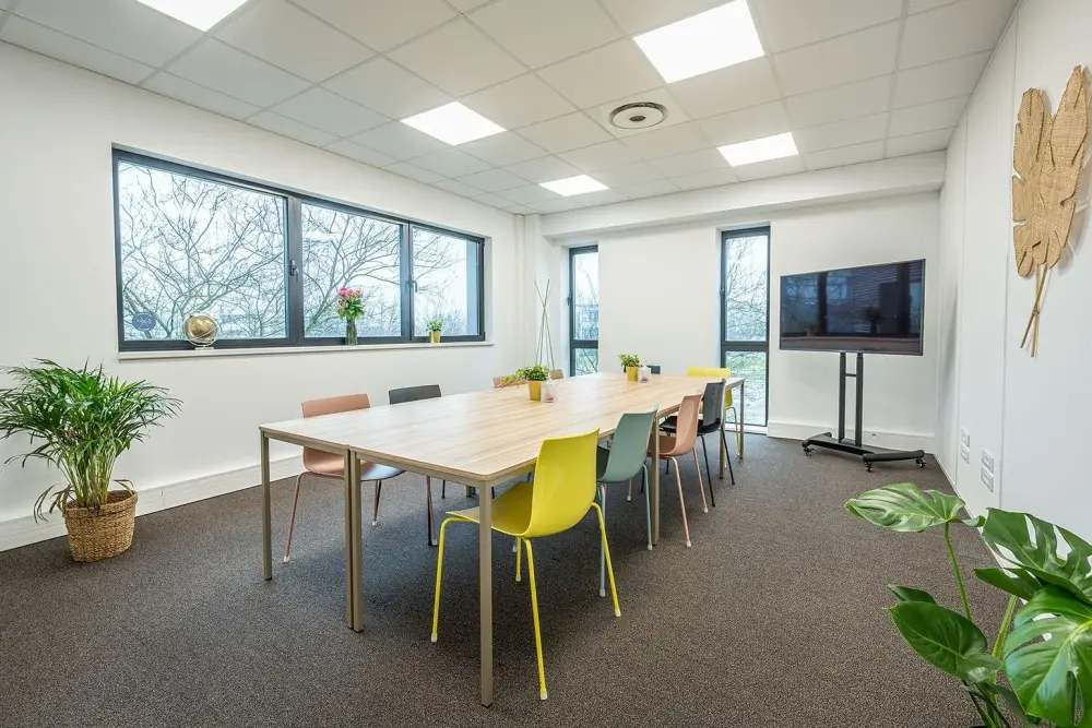 Salle Cap Ferret pour 14 personnes — B'CoWorker Strasbourg Entzheim