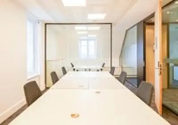 Bureau privatif 4 personnes — Wojo Saint-Lazare