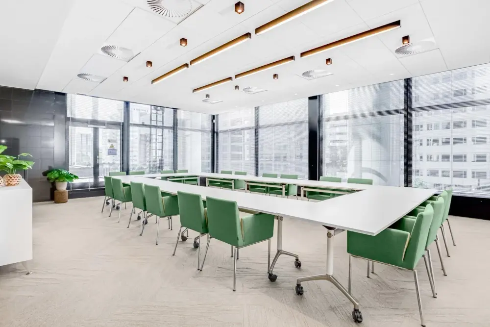 Room zMR 01 — Spaces KYIV, Maidan Plaza