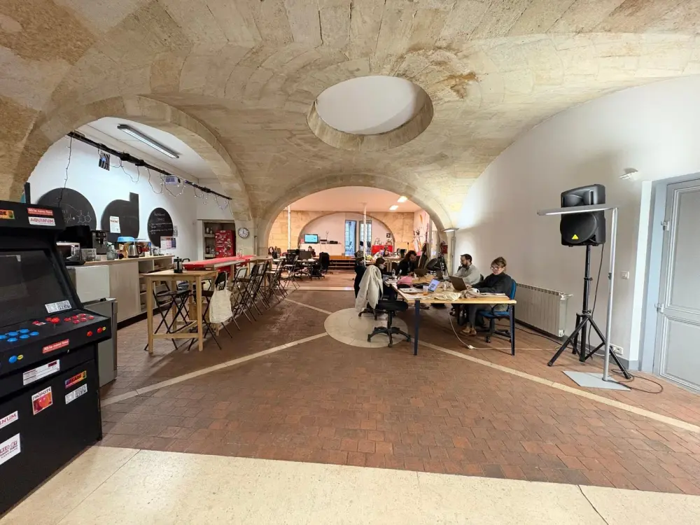 Poste de travail en flex-office — Le Node