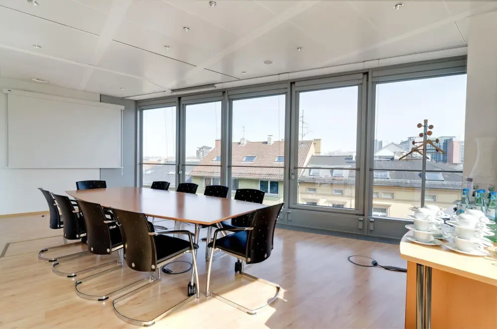 Room Burj — Regus DUBAI, Sports City