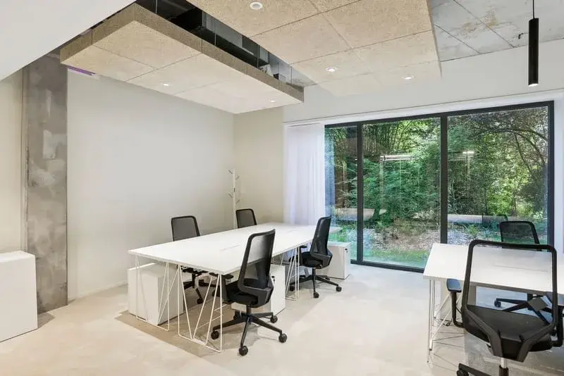 Accès Bureau privatif 5 personnes — Newton Offices Croisé Laroche