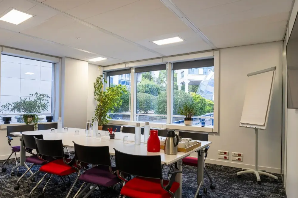 Salle de réunion 25m2 — Emergence Issy-les-Moulineaux
