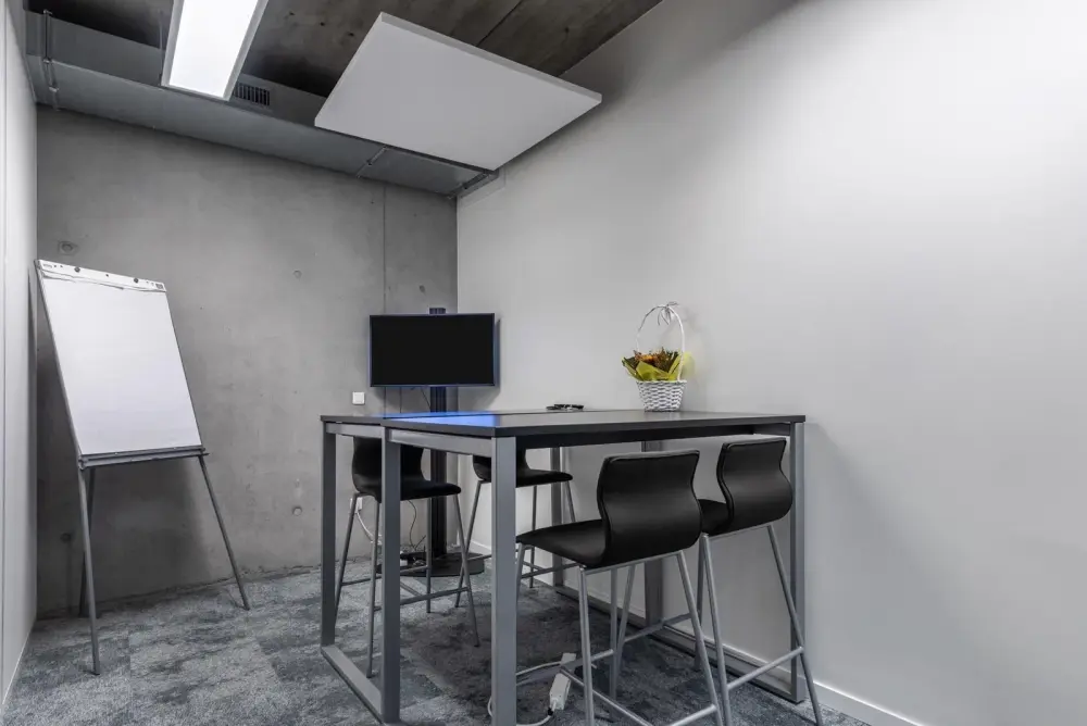 Salle de réunion 4 pax — Hiptown Euratech