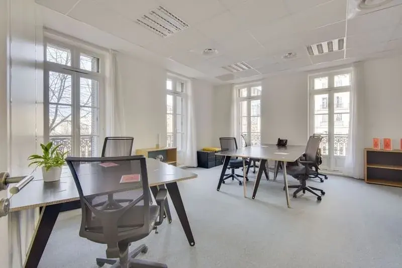 Accès Bureau privatif 5 personnes — Newton Offices Joliette
