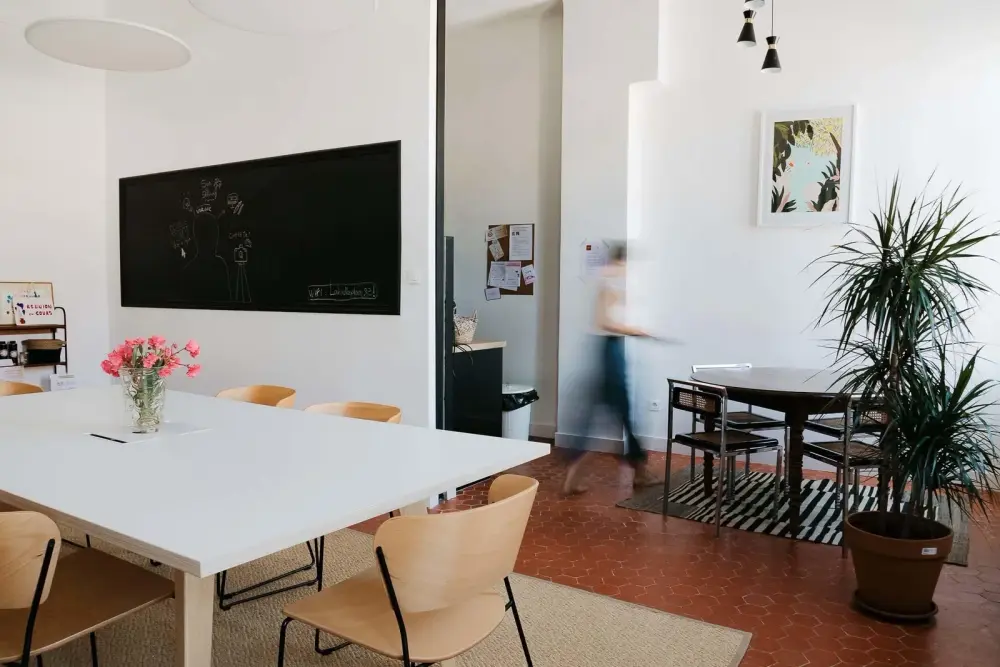 Salle de réunion 6/10 personnes — La Belle Place
