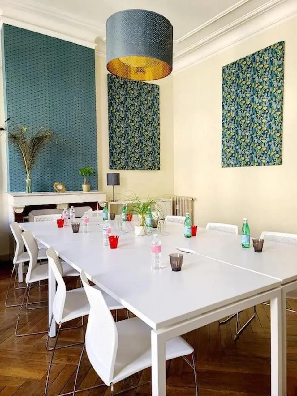 Salle de réunion de 1 à 6 personnes — Le Paon