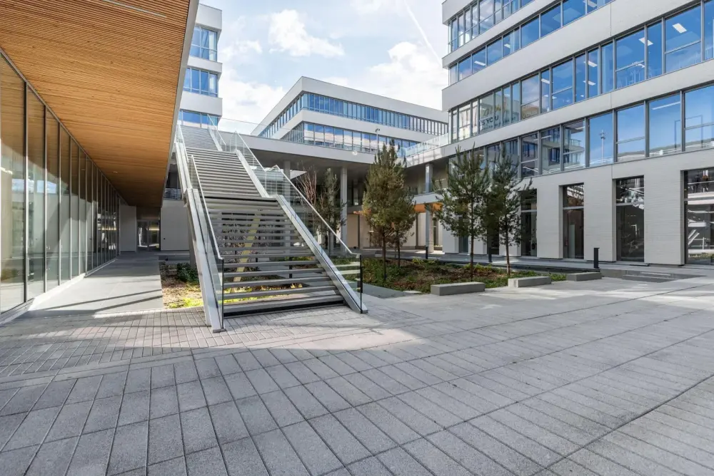 Salle de réunion 10/12 pax — Hiptown Euratech