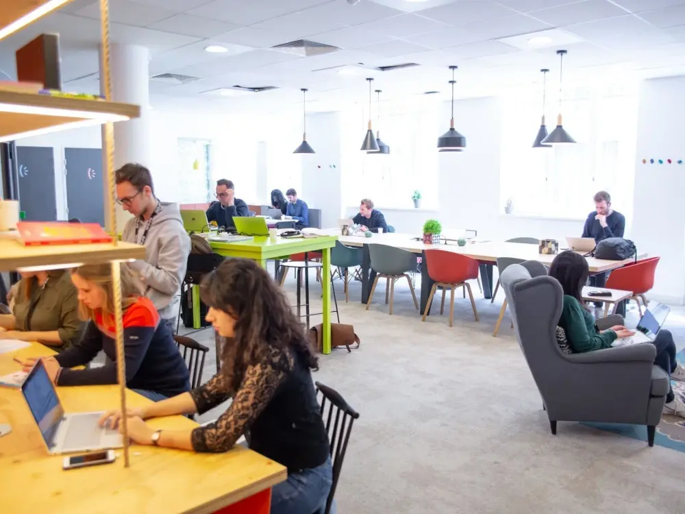Accès Coworking Open Space — Wojo Saint-Lazare