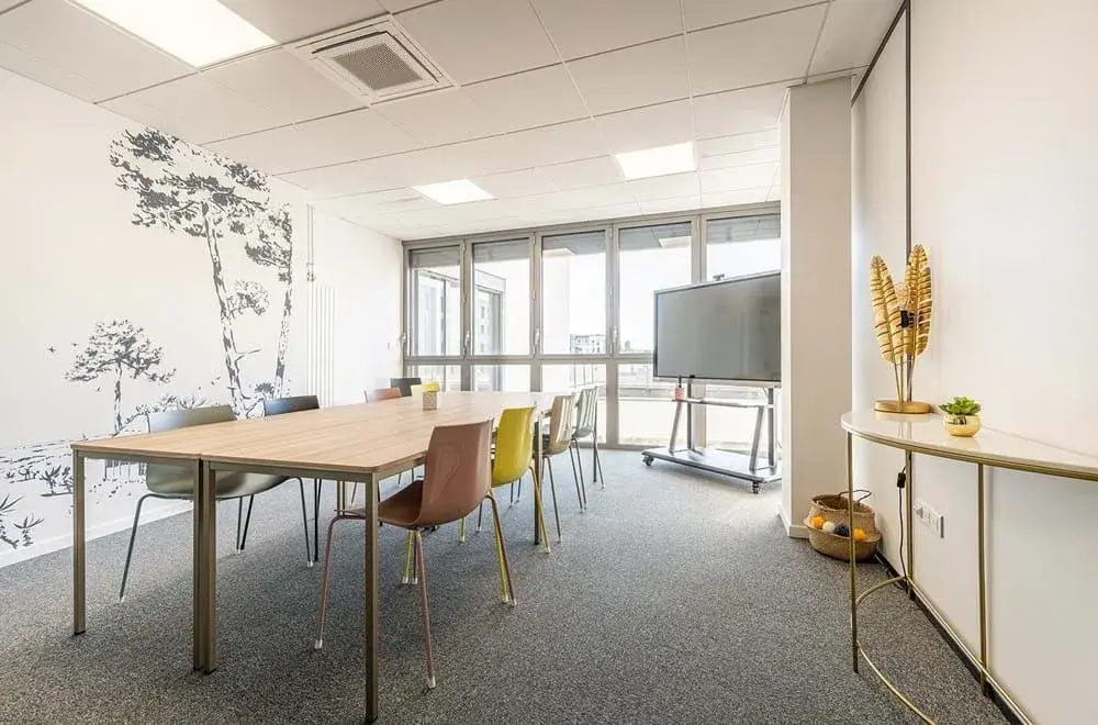 Salle Deauville / 12 postes — B'CoWorker Nancy