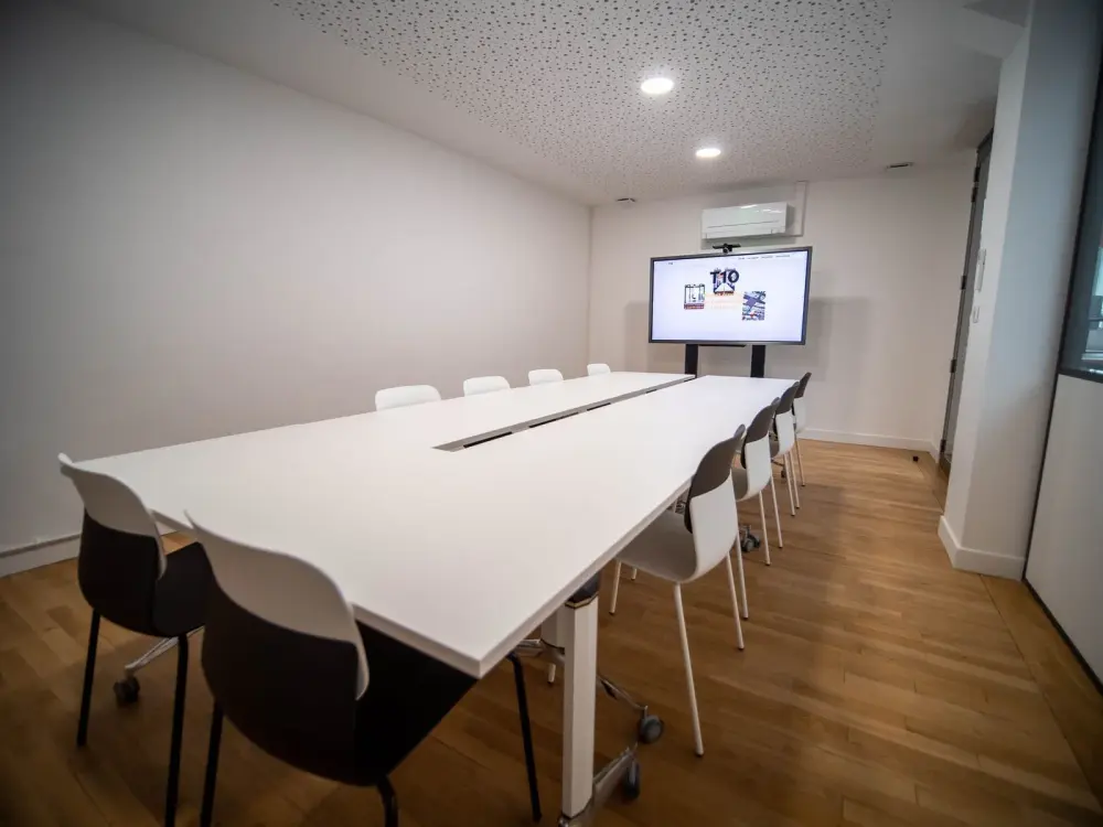 Salle de réunion 12 personnes — T10 - Coworking
