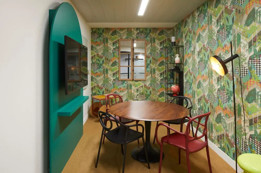 Salle 4 personnes — Wojo Madeleine