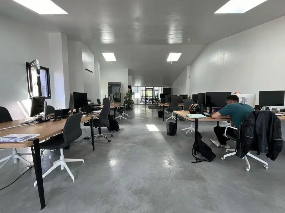 Bureau Nomade — Le Hangar Coworking