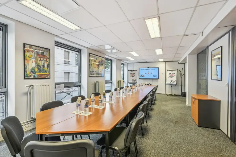 Salle de réunion 20 personnes — Buro Club Paris Levallois