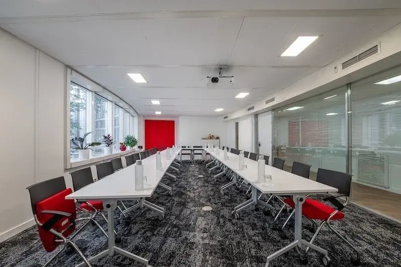 Salle de réunion 60m2 — Emergence Issy-les-Moulineaux