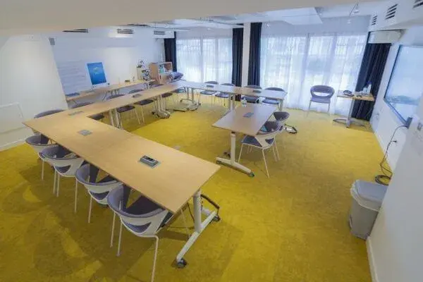 Salle de séminaire — Le 9 Coworking