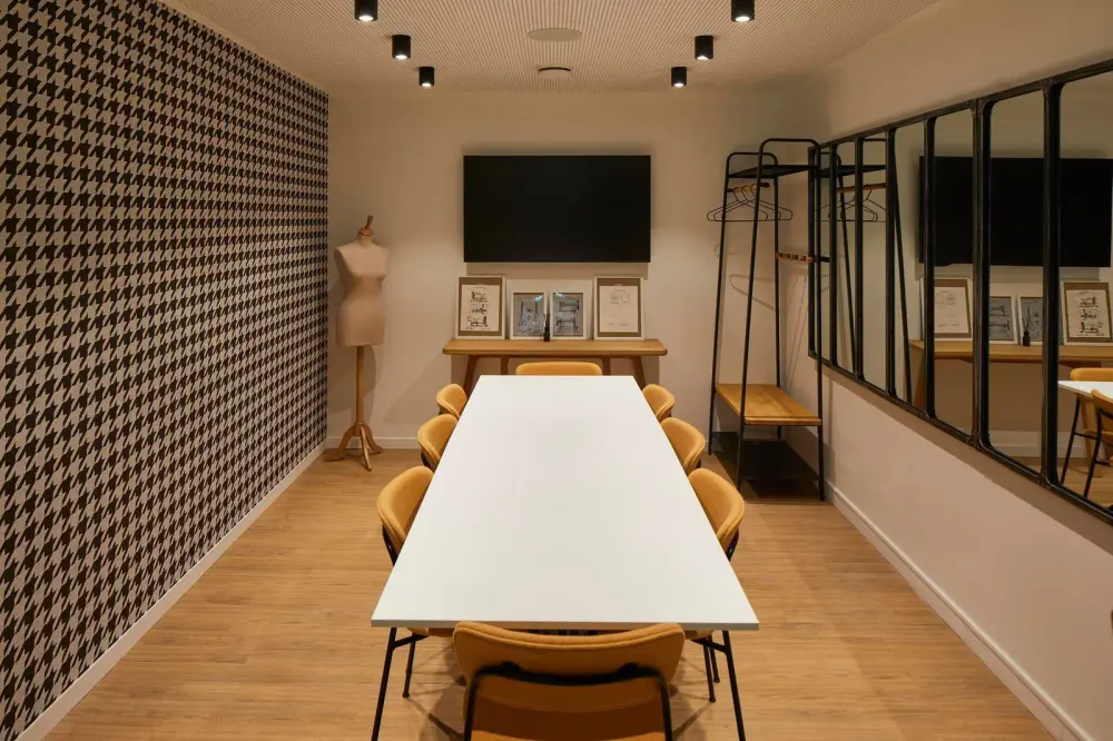 Salle 6 personnes — Wojo Pigalle