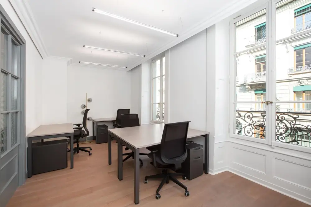 Day office — Regus DHAKA, Crystal Palace