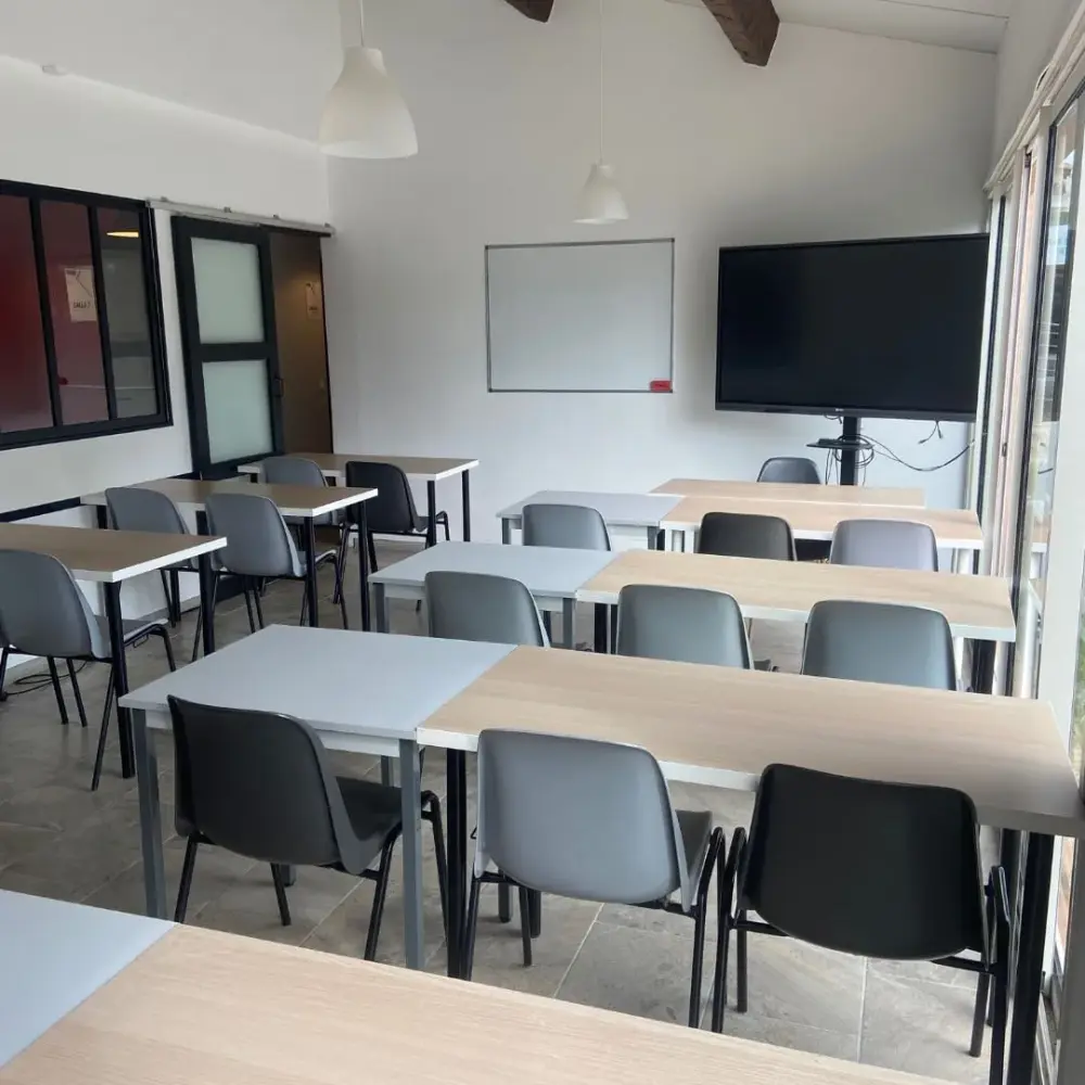Salle de réunion (capacité 22 pers.) — CRÉA'CUBATOR Fréjus