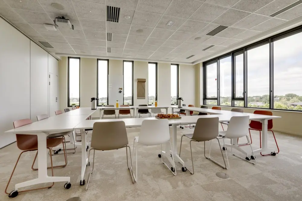 Salle Racine — Newton Offices Haute Borne