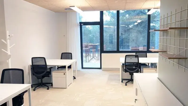 Accès Bureau privatif 5 personnes — Newton Offices Sophia Antipolis