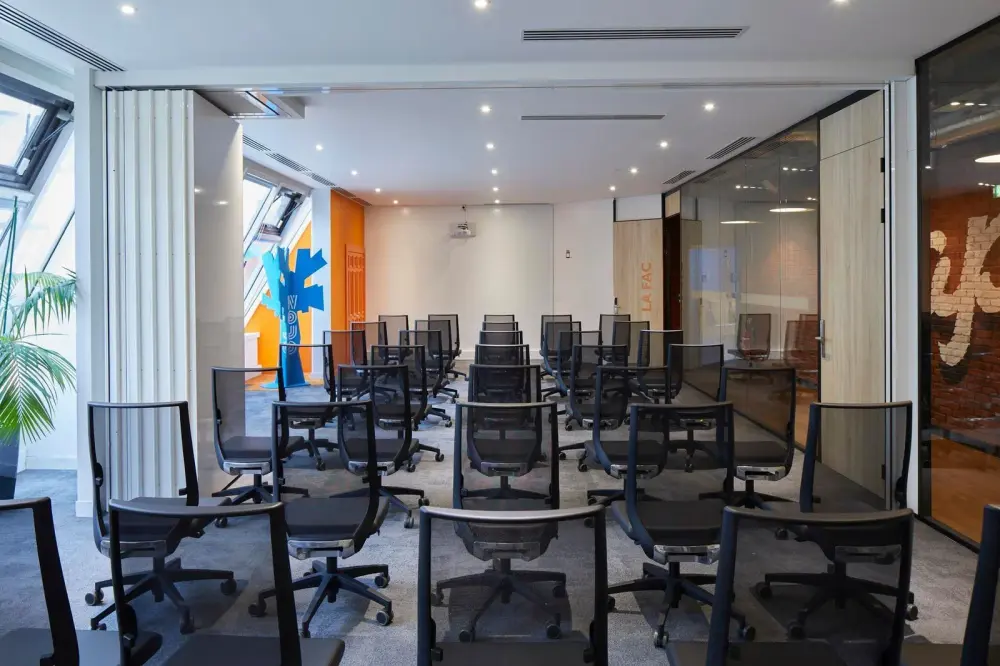 Salle de réunion 36 personnes — Wojo Issy-les-Moulineaux