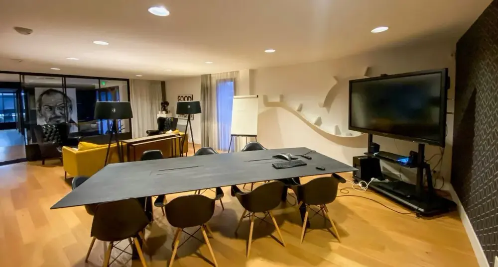 Salle de réunion 1 — Kerivarho Working Space