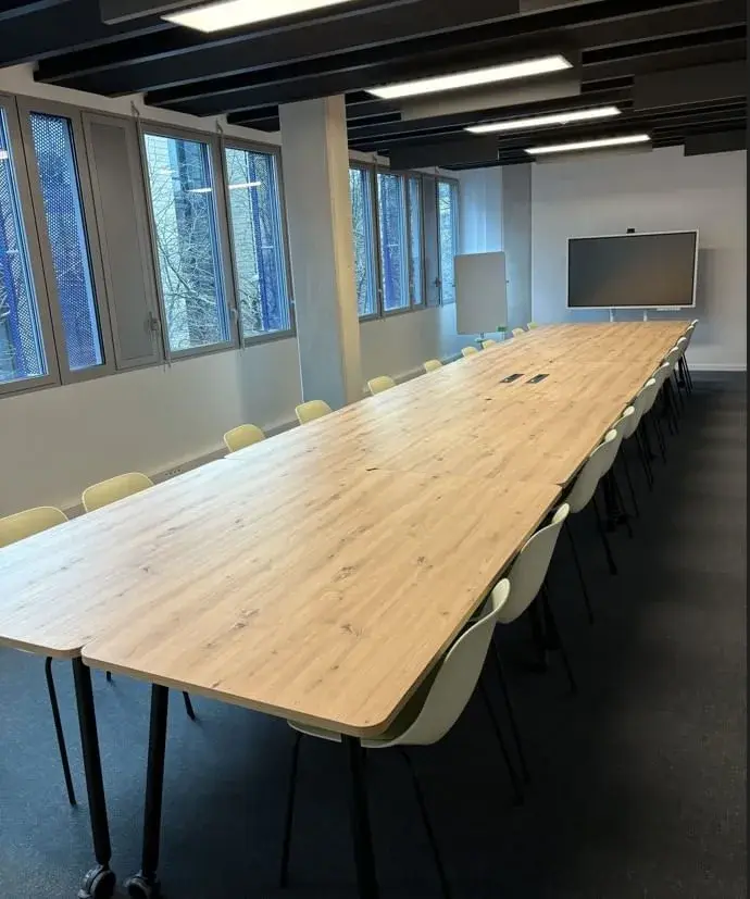 Salle de réunion 20 personnes — Office Station Reims