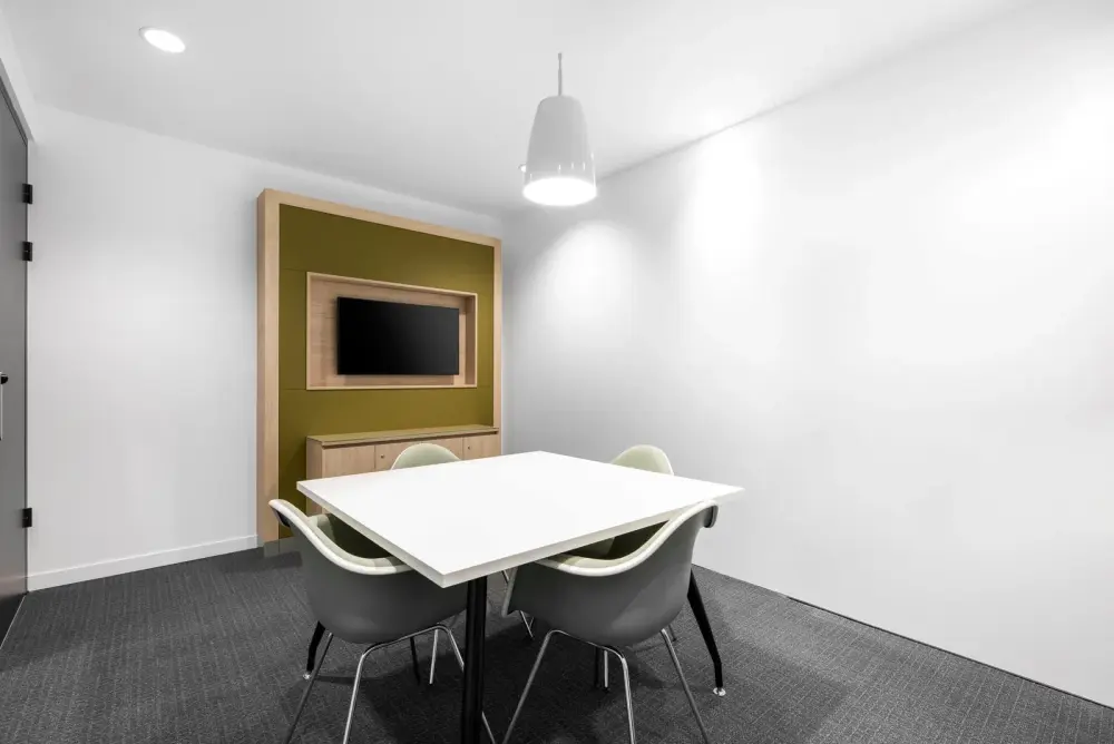 Sala MR-02 — Spaces ZURICH, Spaces Z.ONE