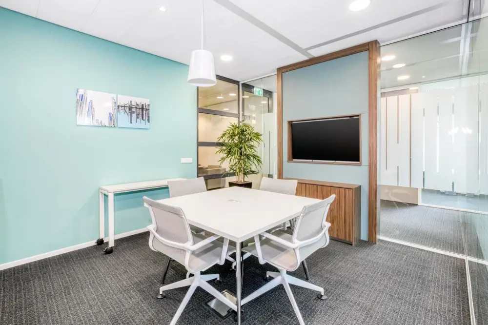 Sala MR-106 — Spaces ZURICH, Spaces Bahnhofplatz