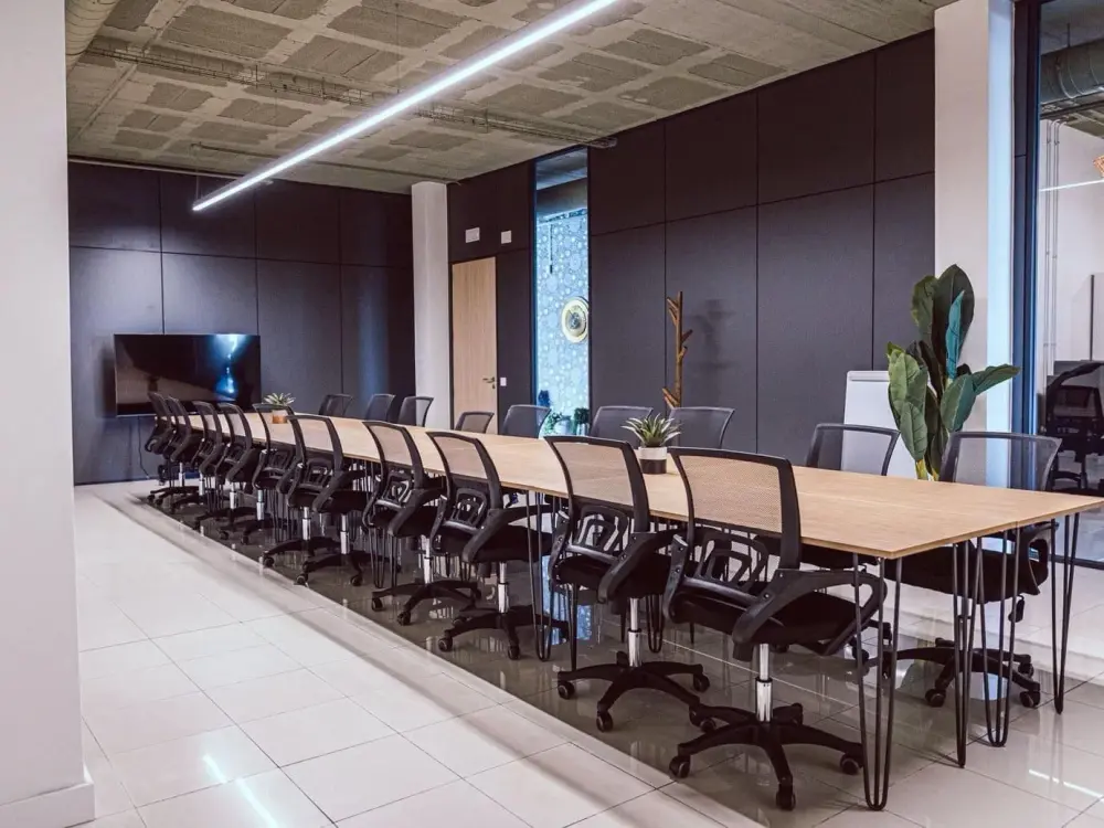 Salle 25 personnes + terrasse — Bureaux & Co Dardilly