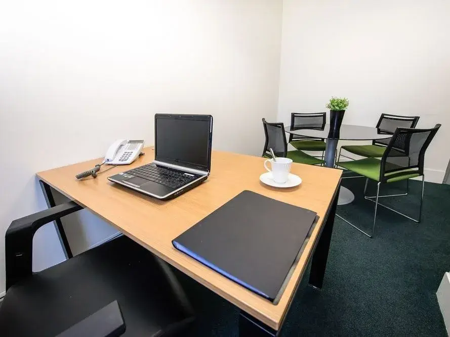 Bureau 2/3 personnes — Baya Paris - Lafayette