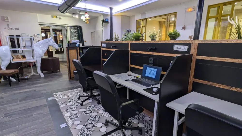 Bureau nomade en open space — Seven Coworking