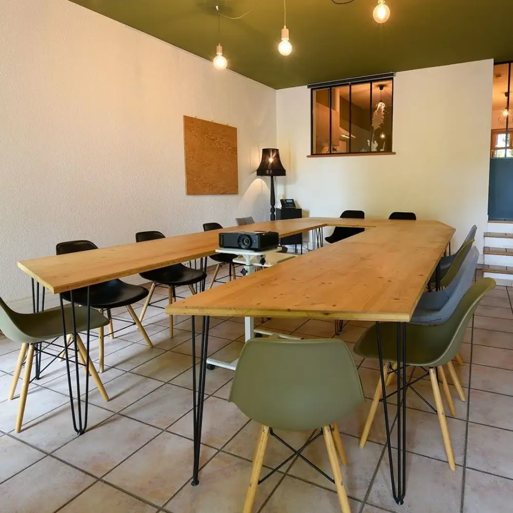 Salle de réunion de 6 à 10 personnes — Charle's Working