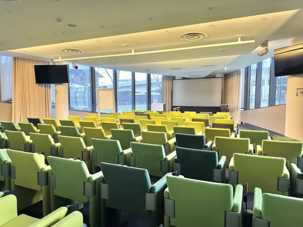 Auditorium Prairie — Business Center EOS - Work & Share