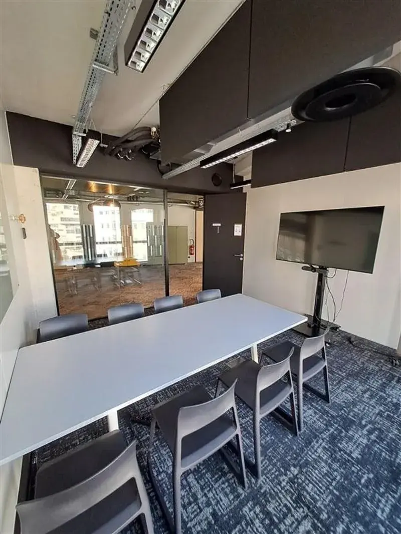 Salle Elinor Ostro — Walter Ivry