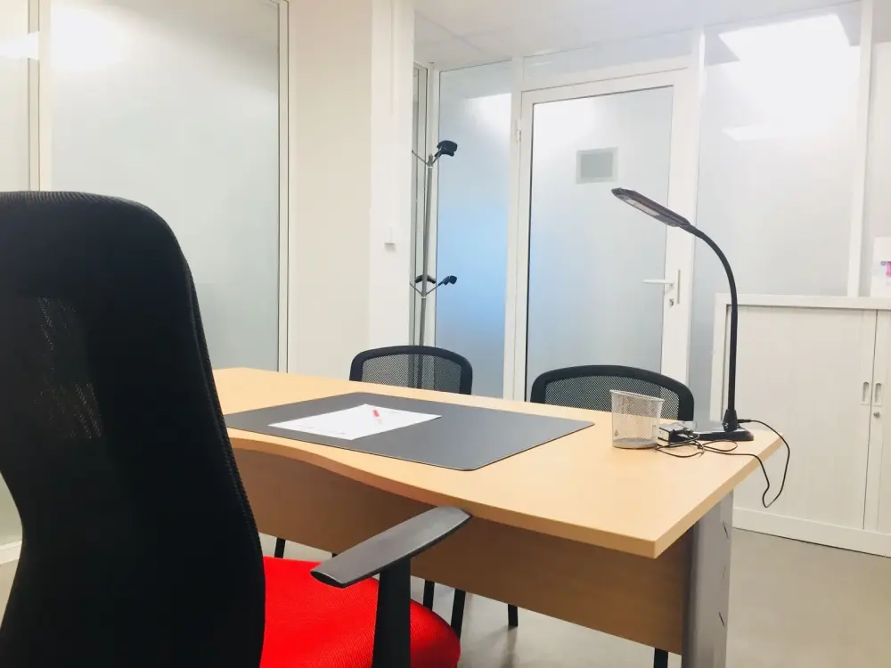 Bureau 2/3 personnes (sans fenêtre) — Buro Club Limoges