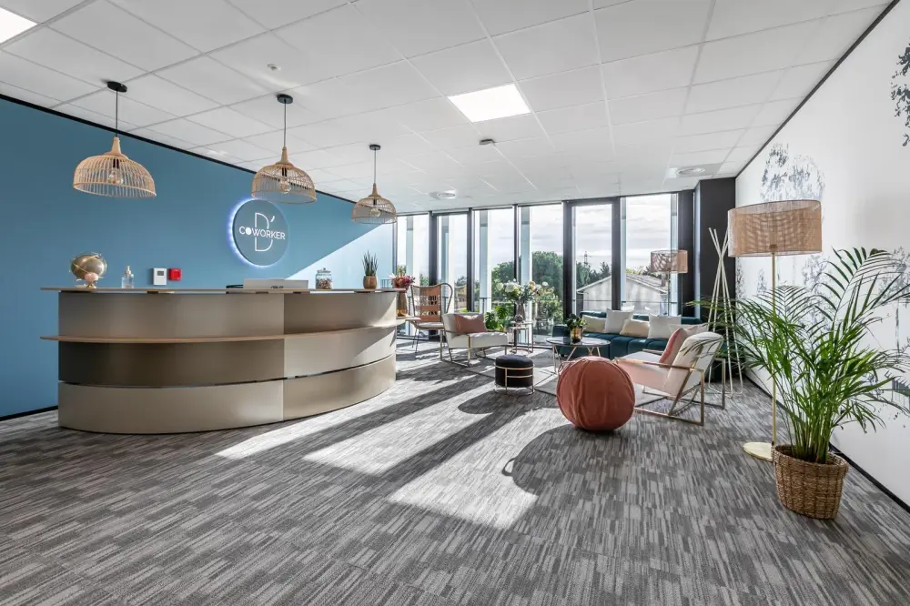 Bureau B32 pour 3 postes — B'CoWorker Bordeaux-Merignac